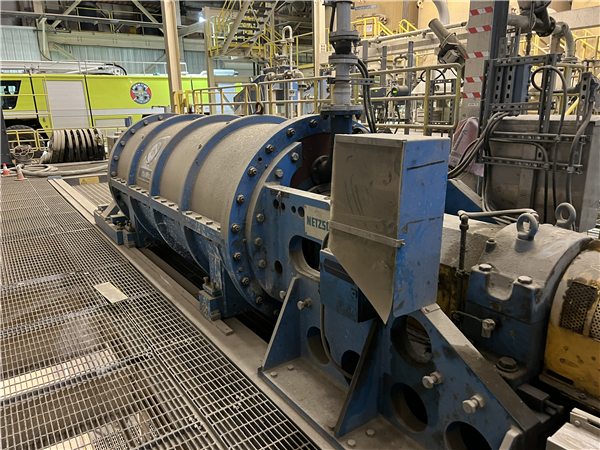 Netzsch M3000 Isamill Regrind Mill)